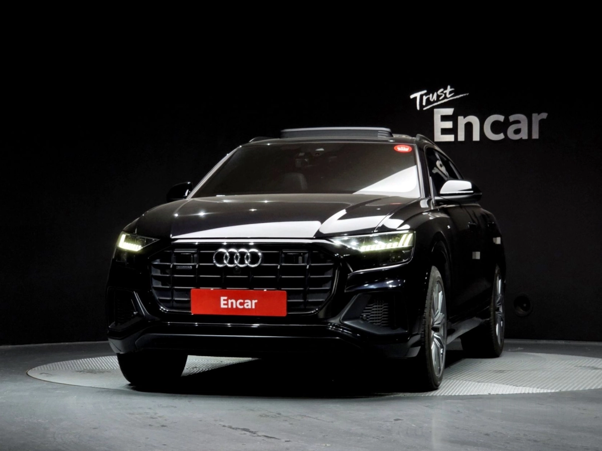 AUDI Q8 4M