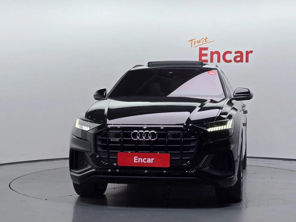 AUDI Q8 4M
