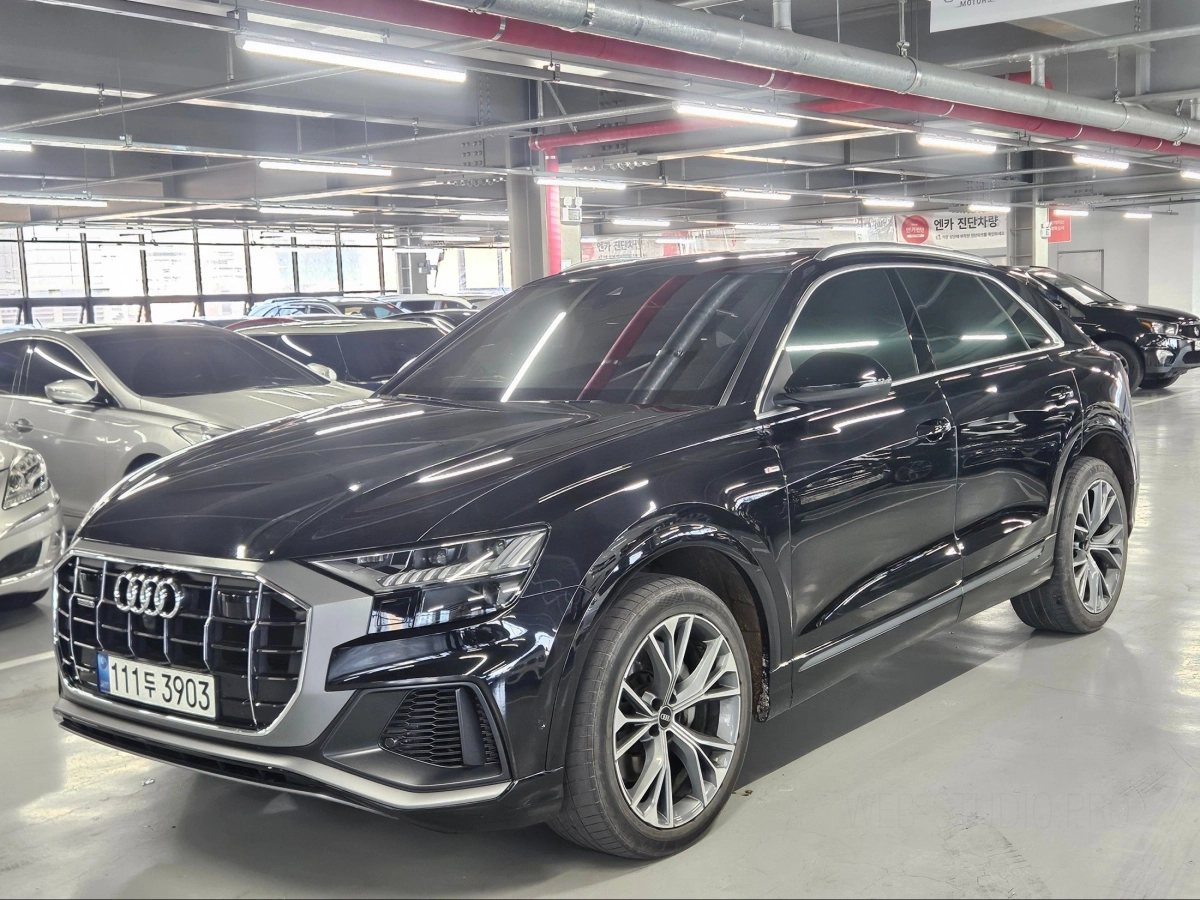 AUDI Q8 4M