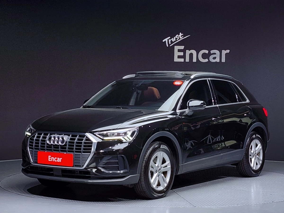 AUDI Q3 F3