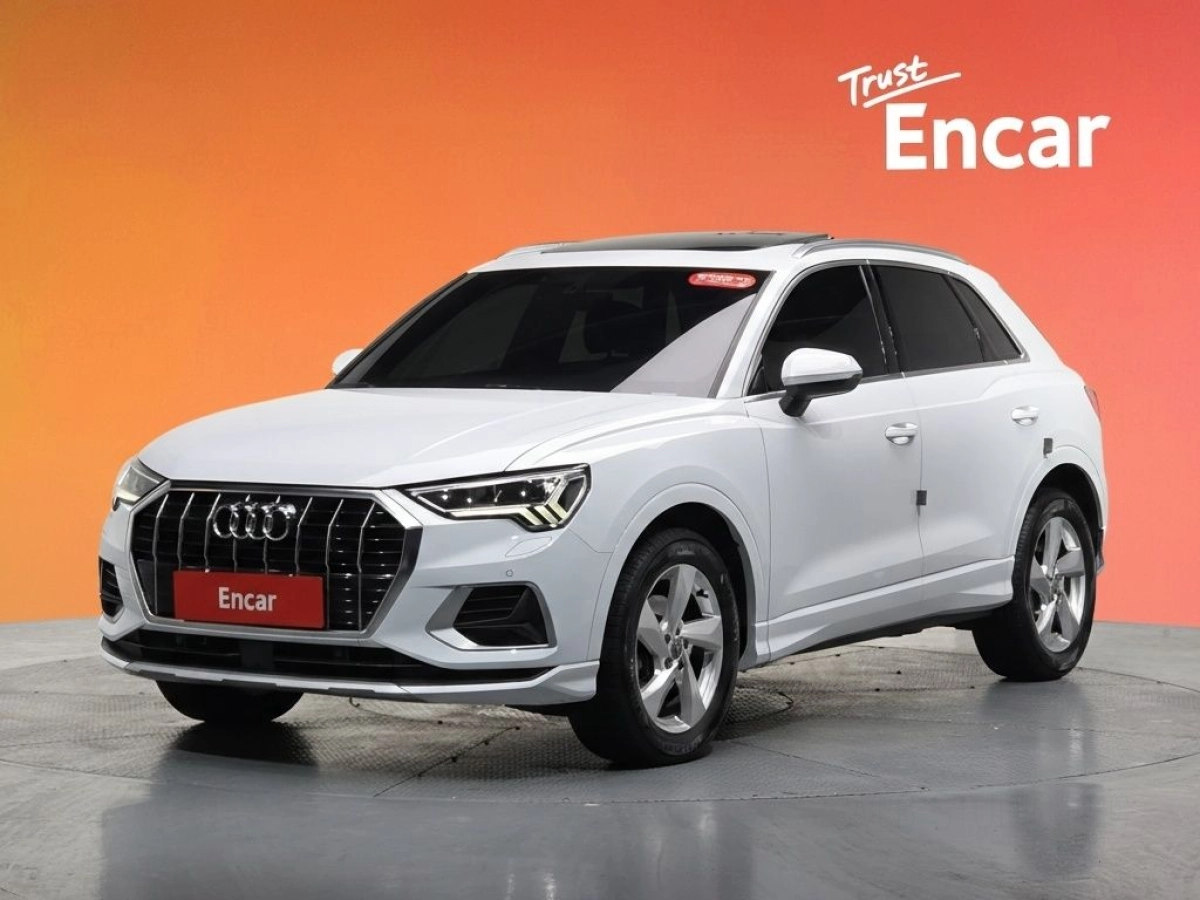 AUDI Q3 F3