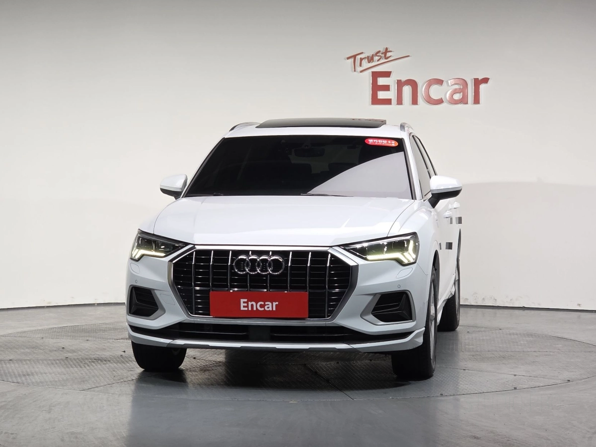 AUDI Q3 F3
