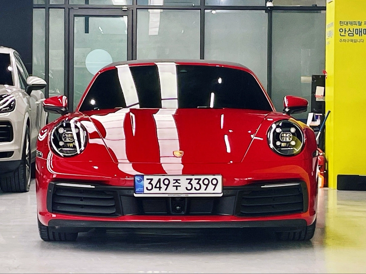 PORSCHE 911 992
