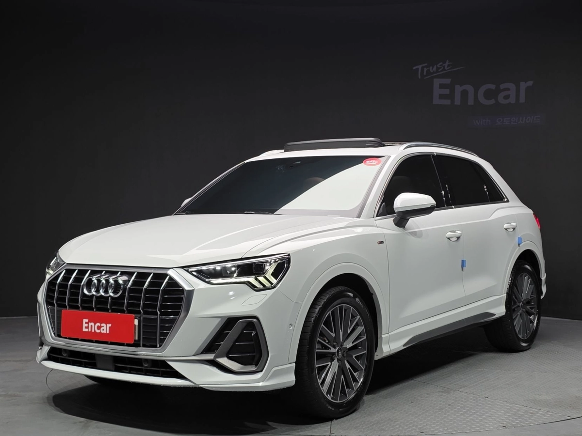 AUDI Q3 F3