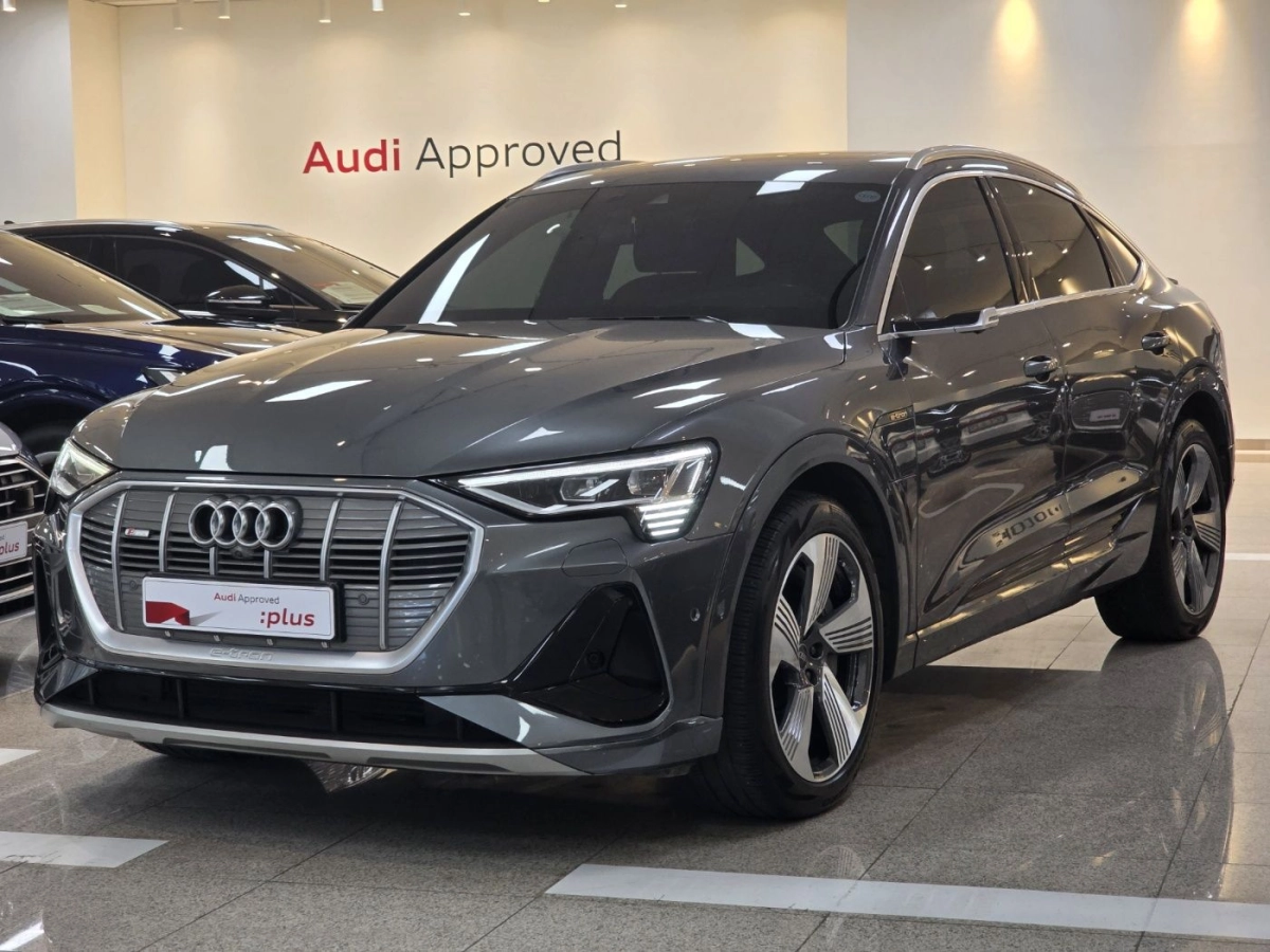 AUDI E-TRON