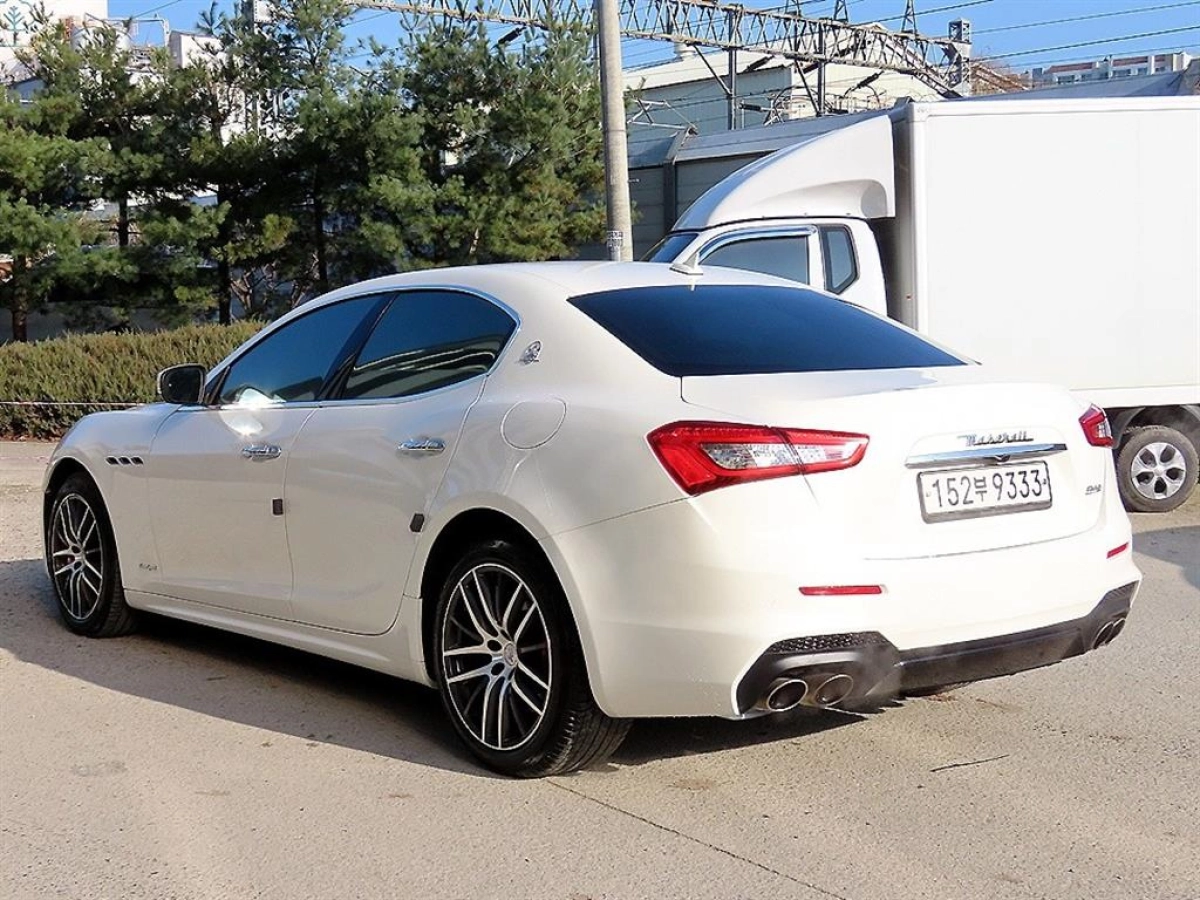 MASERATI GHIBLI