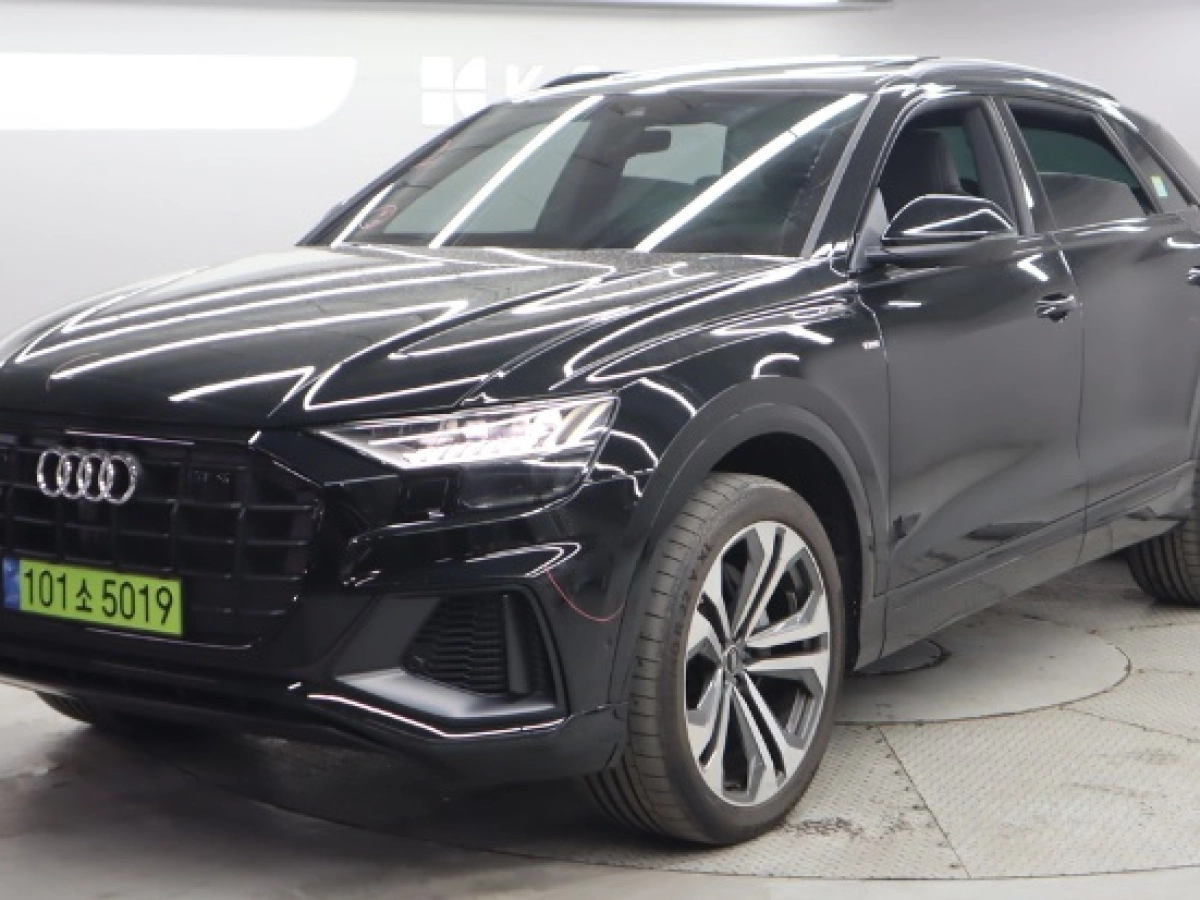 AUDI Q8 4M