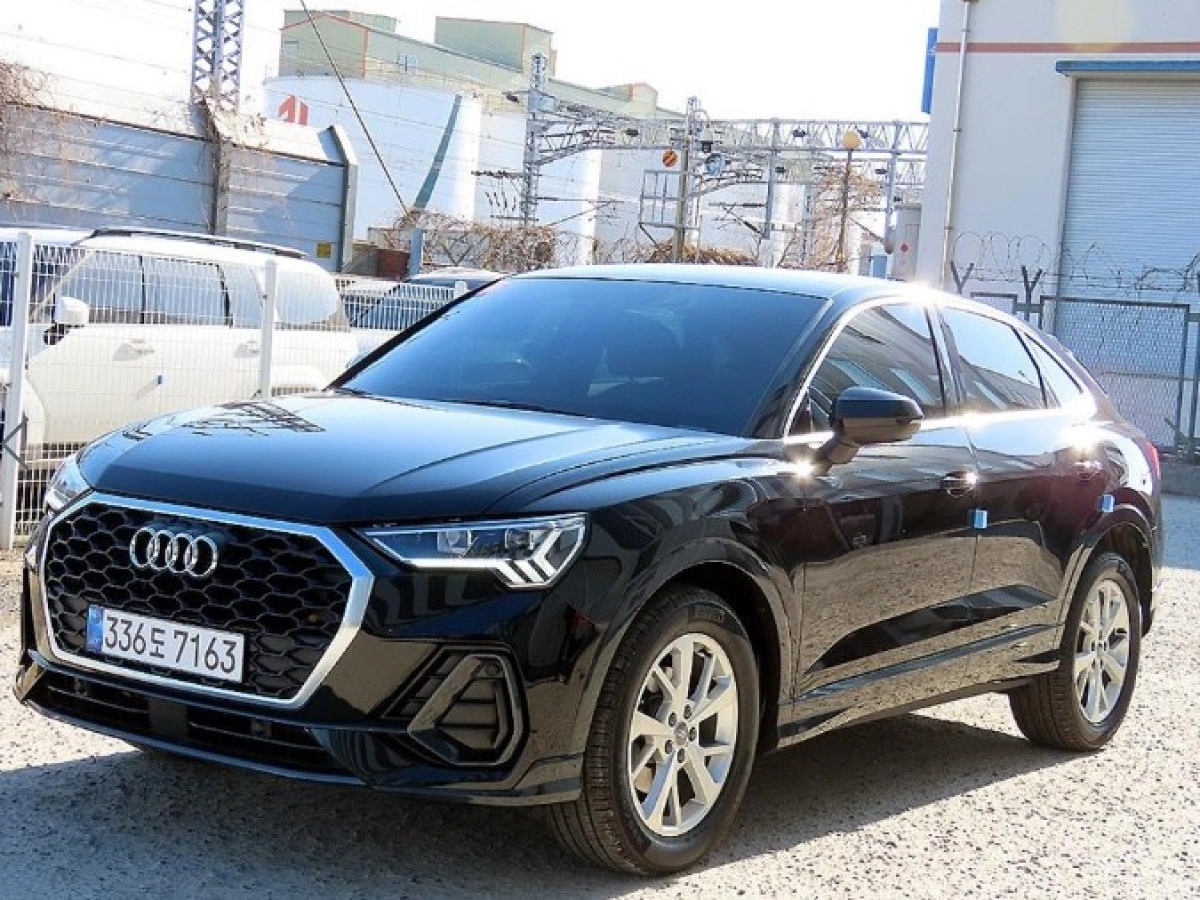AUDI Q3 F3