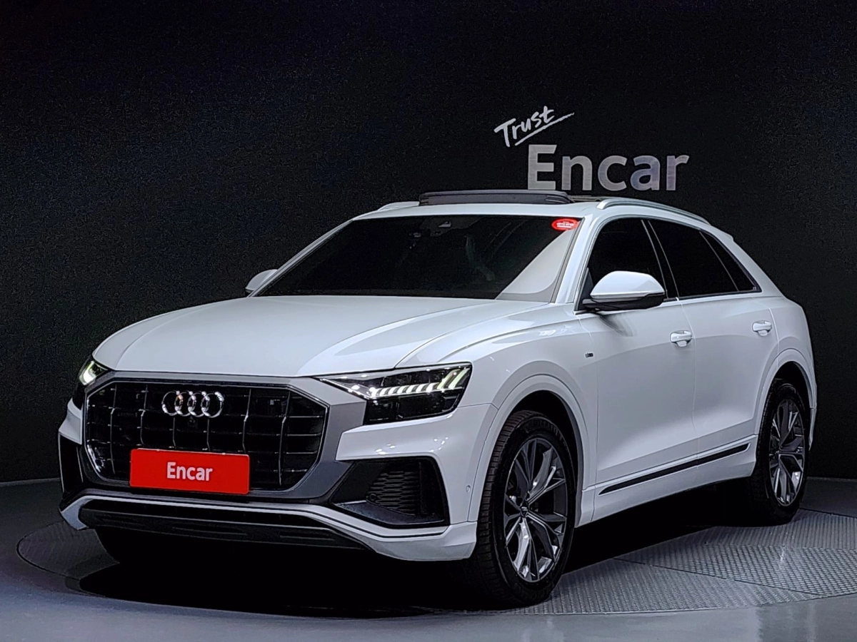 AUDI Q8 4M
