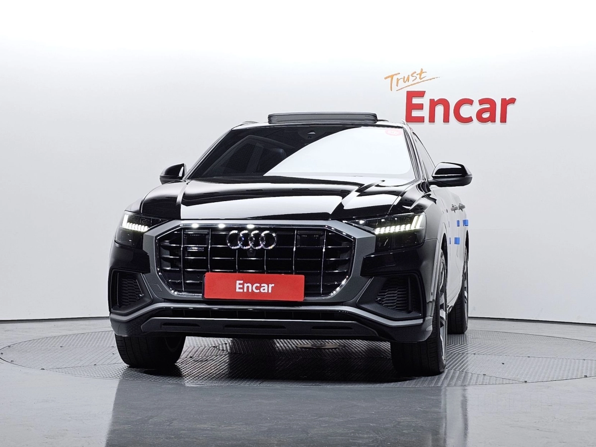 AUDI Q8 4M
