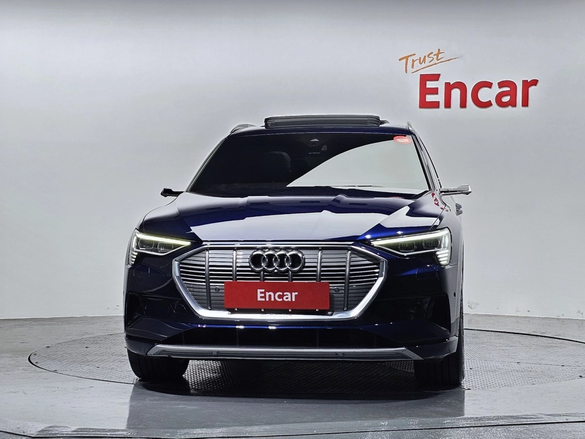 AUDI E-TRON