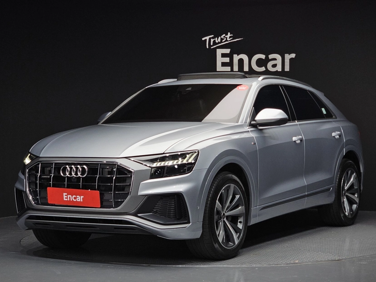 AUDI Q8 4M