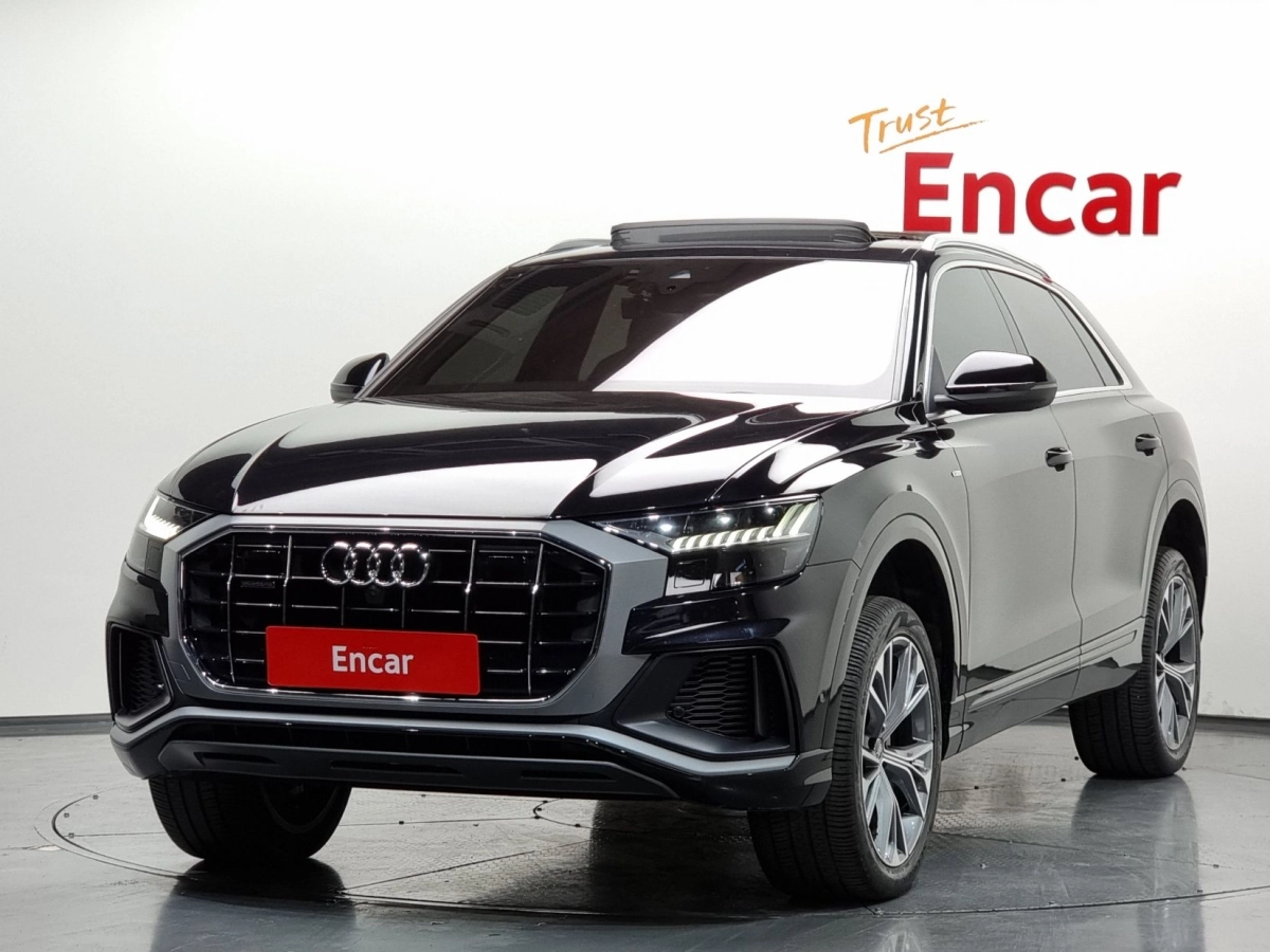 AUDI Q8 4M