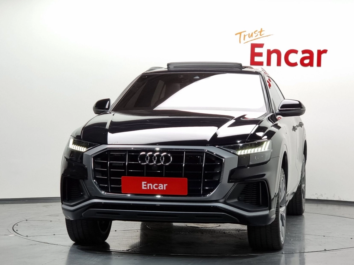 AUDI Q8 4M