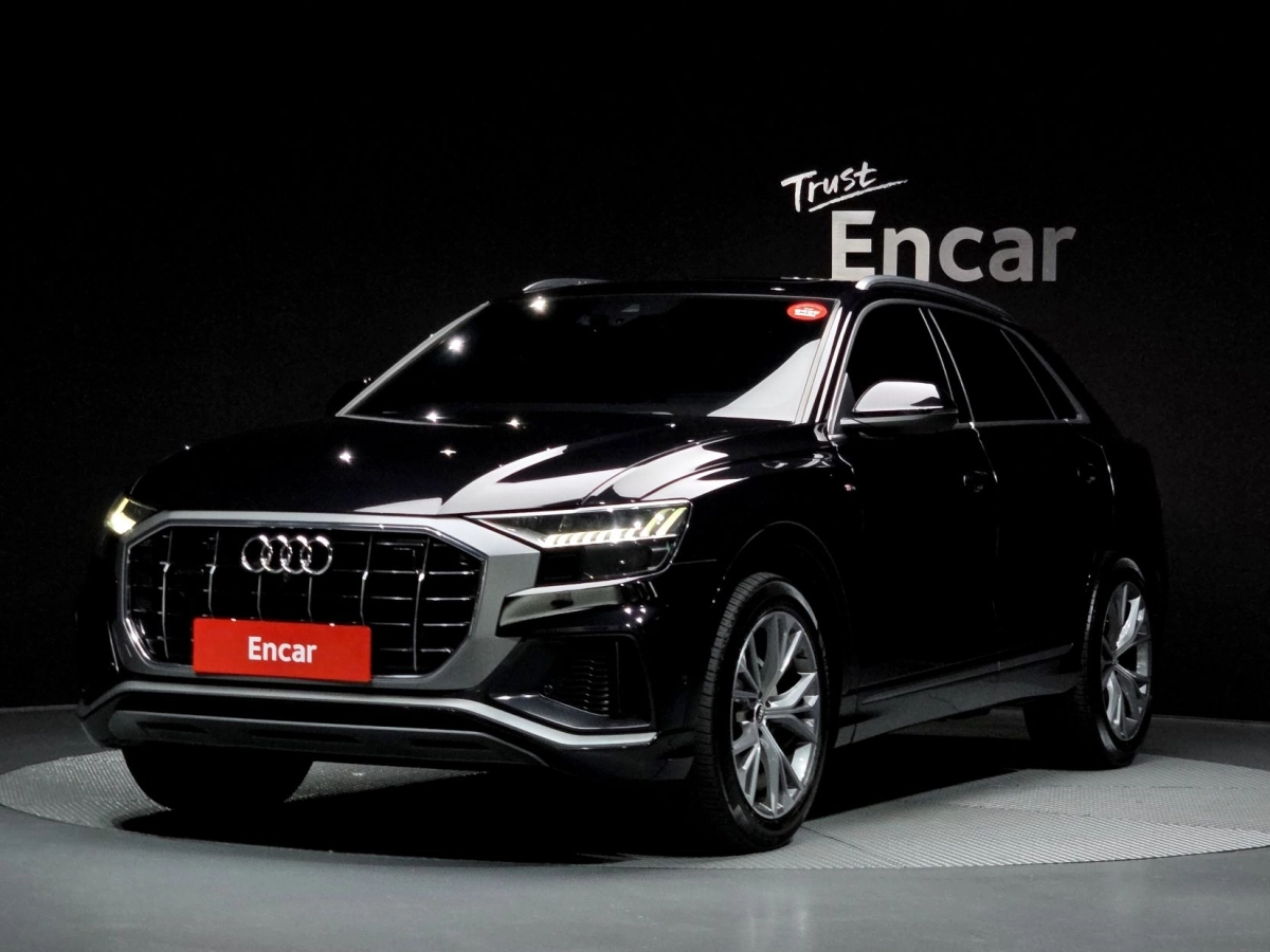 AUDI Q8 4M