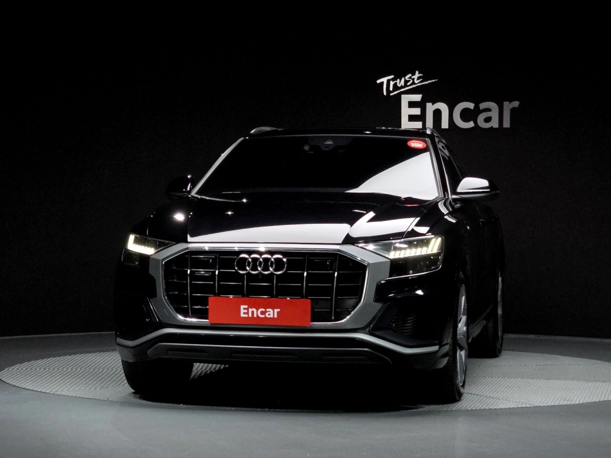 AUDI Q8 4M