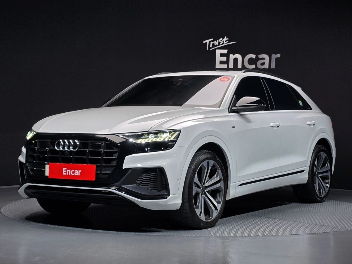 AUDI Q8 4M