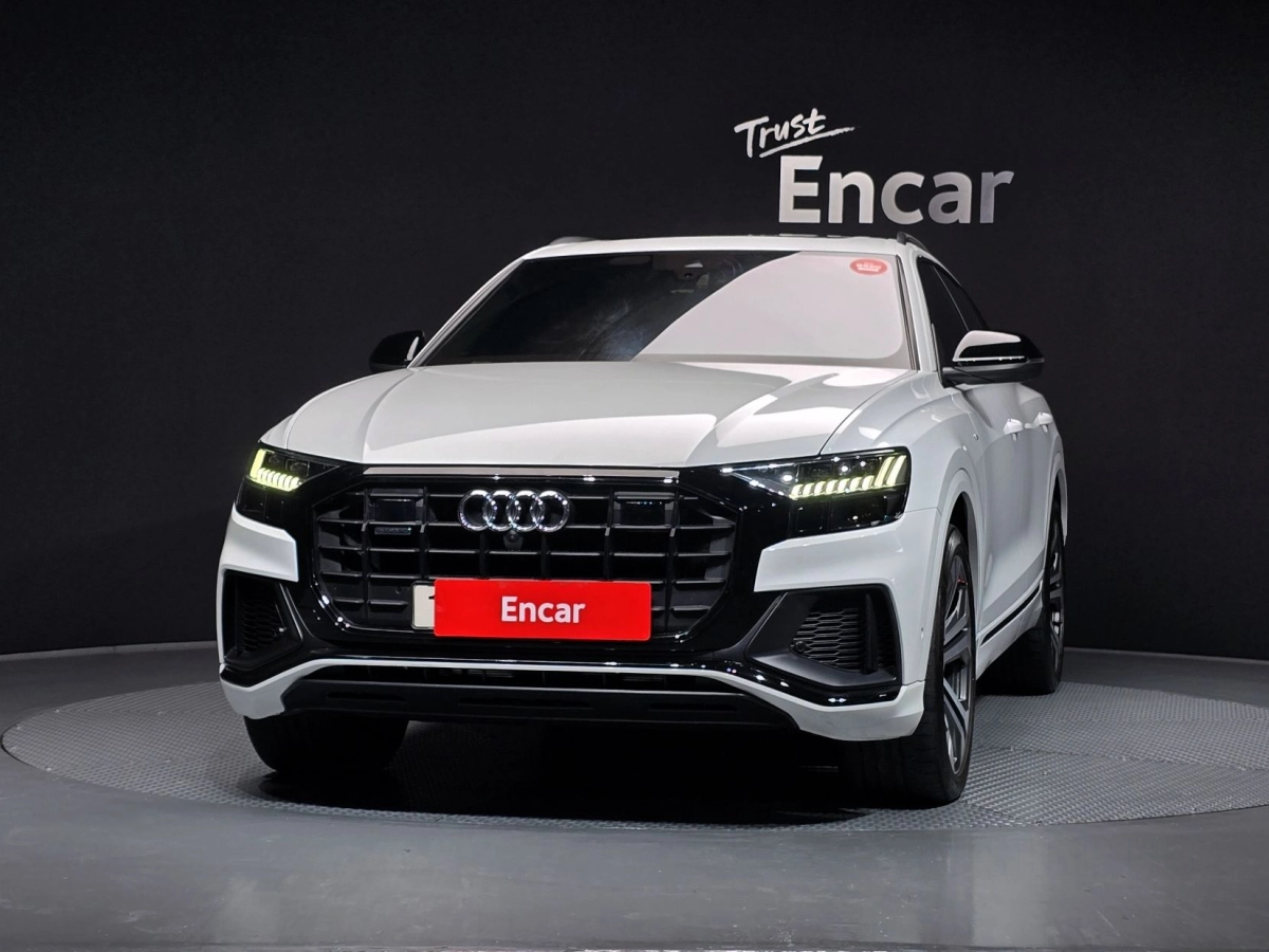 AUDI Q8 4M
