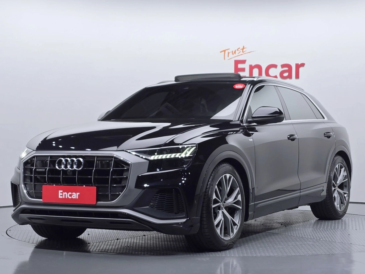 AUDI Q8 4M