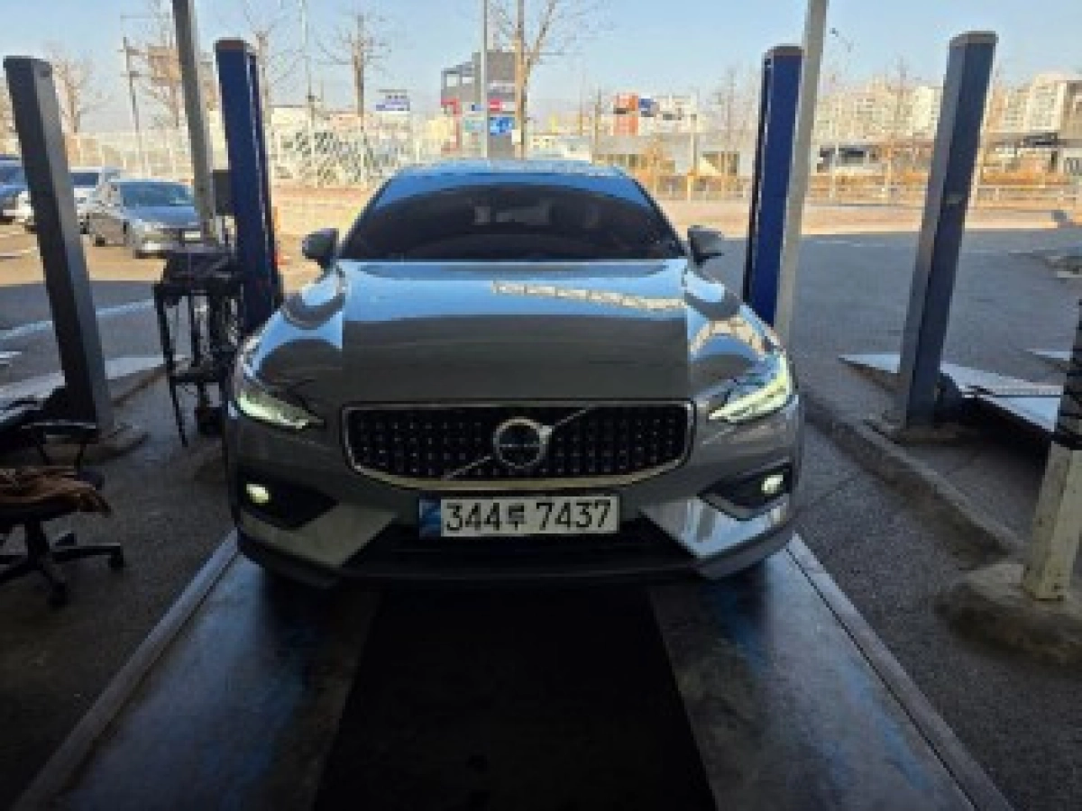 VOLVO V60 CROSS COUNTRY