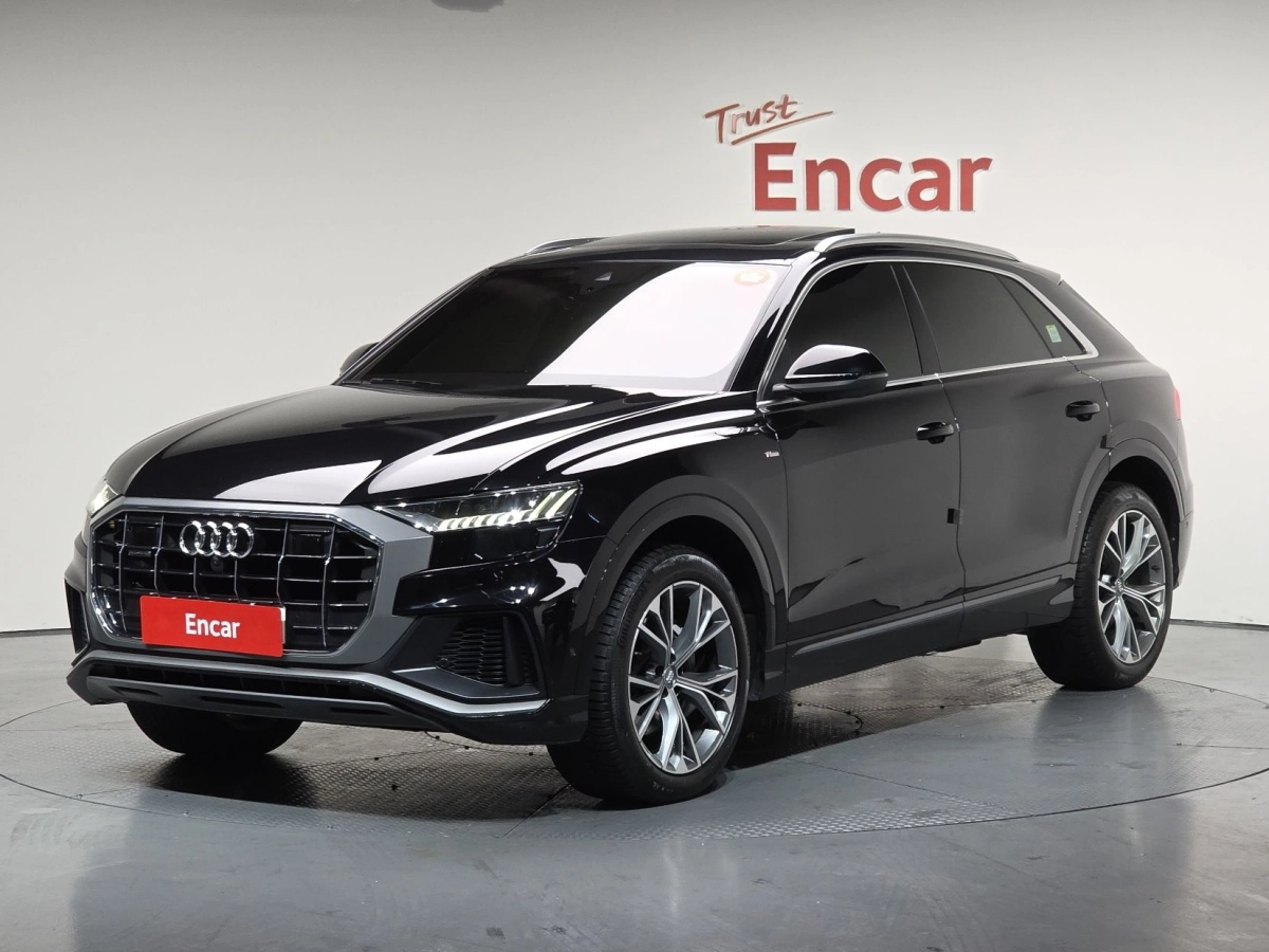 AUDI Q8 4M