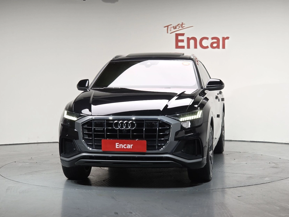 AUDI Q8 4M