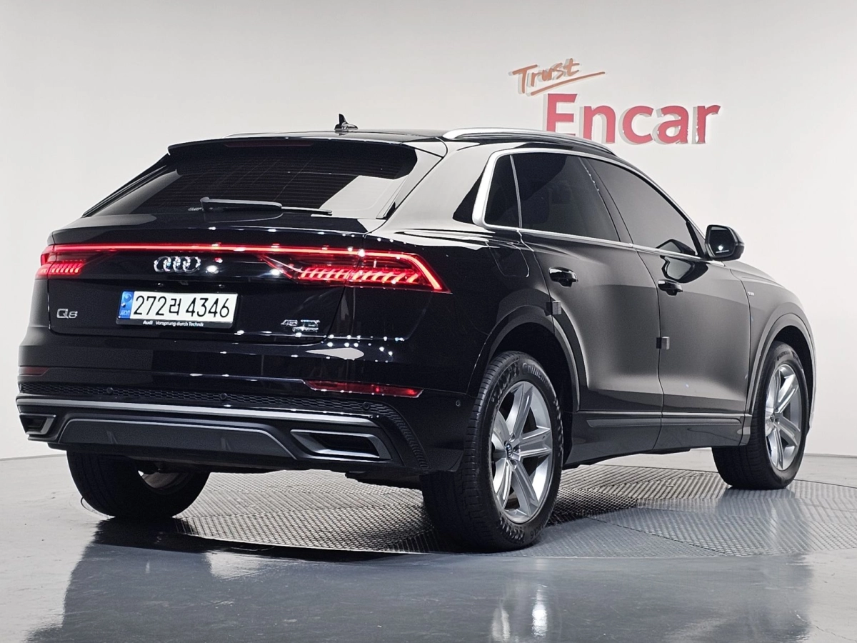 AUDI Q8 4M