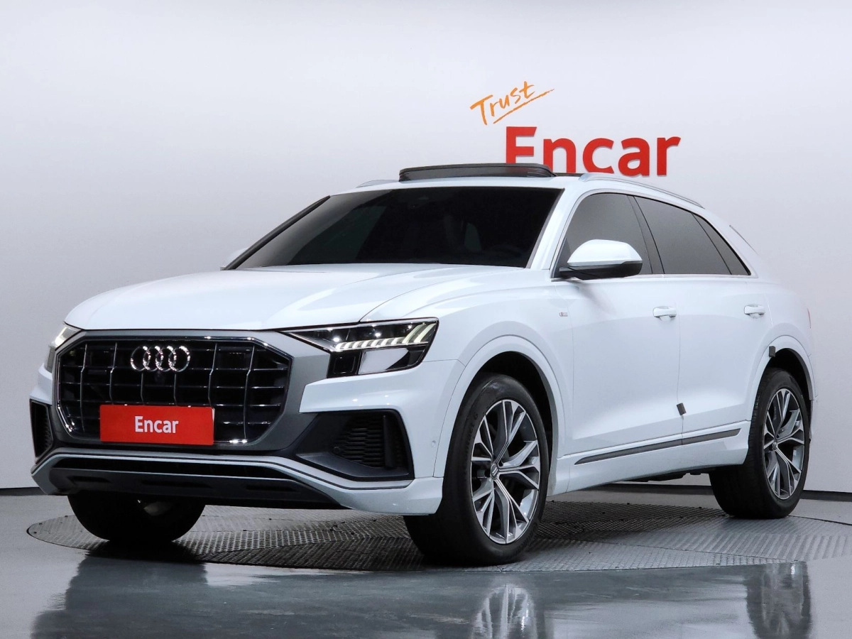 AUDI Q8 4M