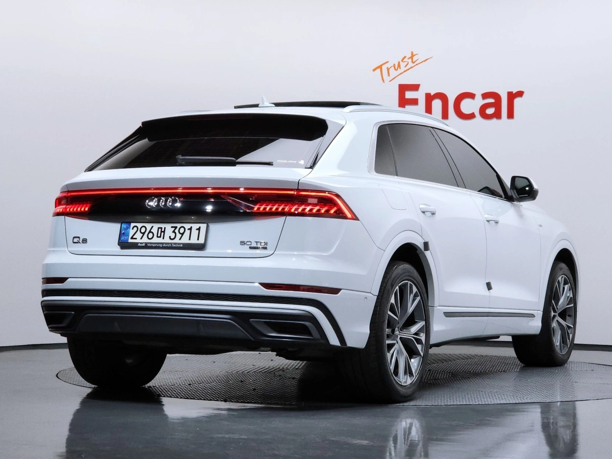 AUDI Q8 4M