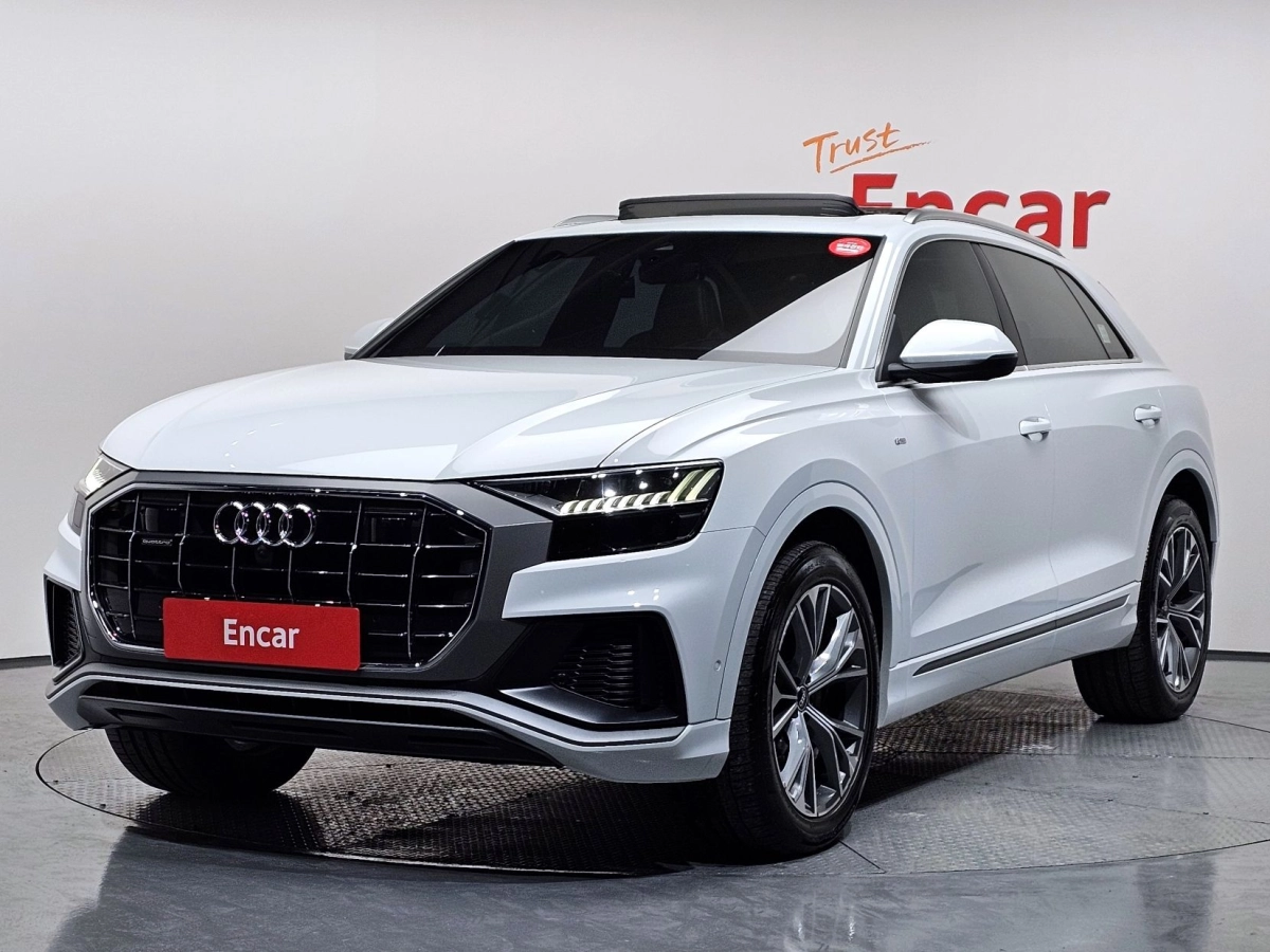 AUDI Q8 4M