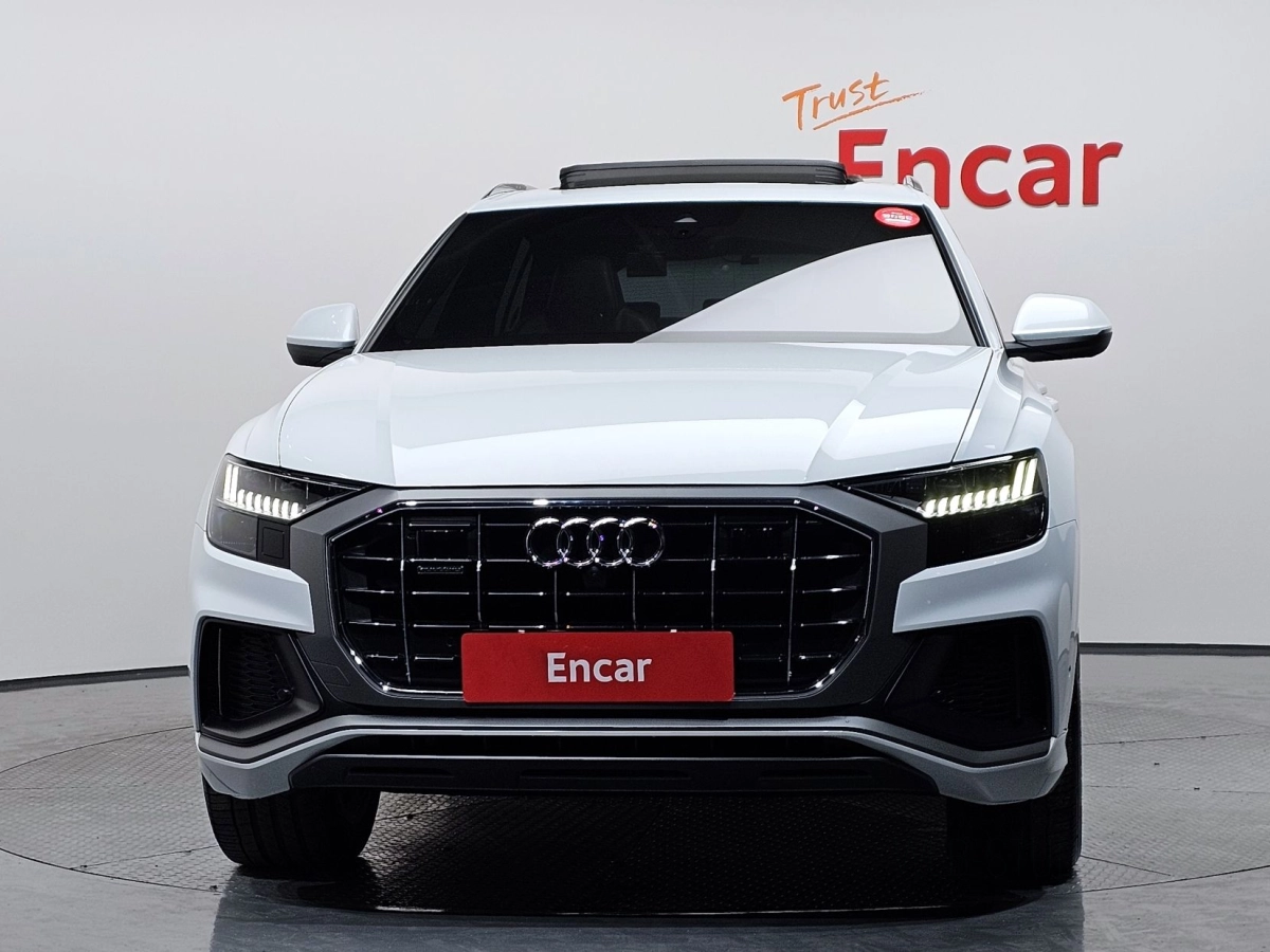 AUDI Q8 4M