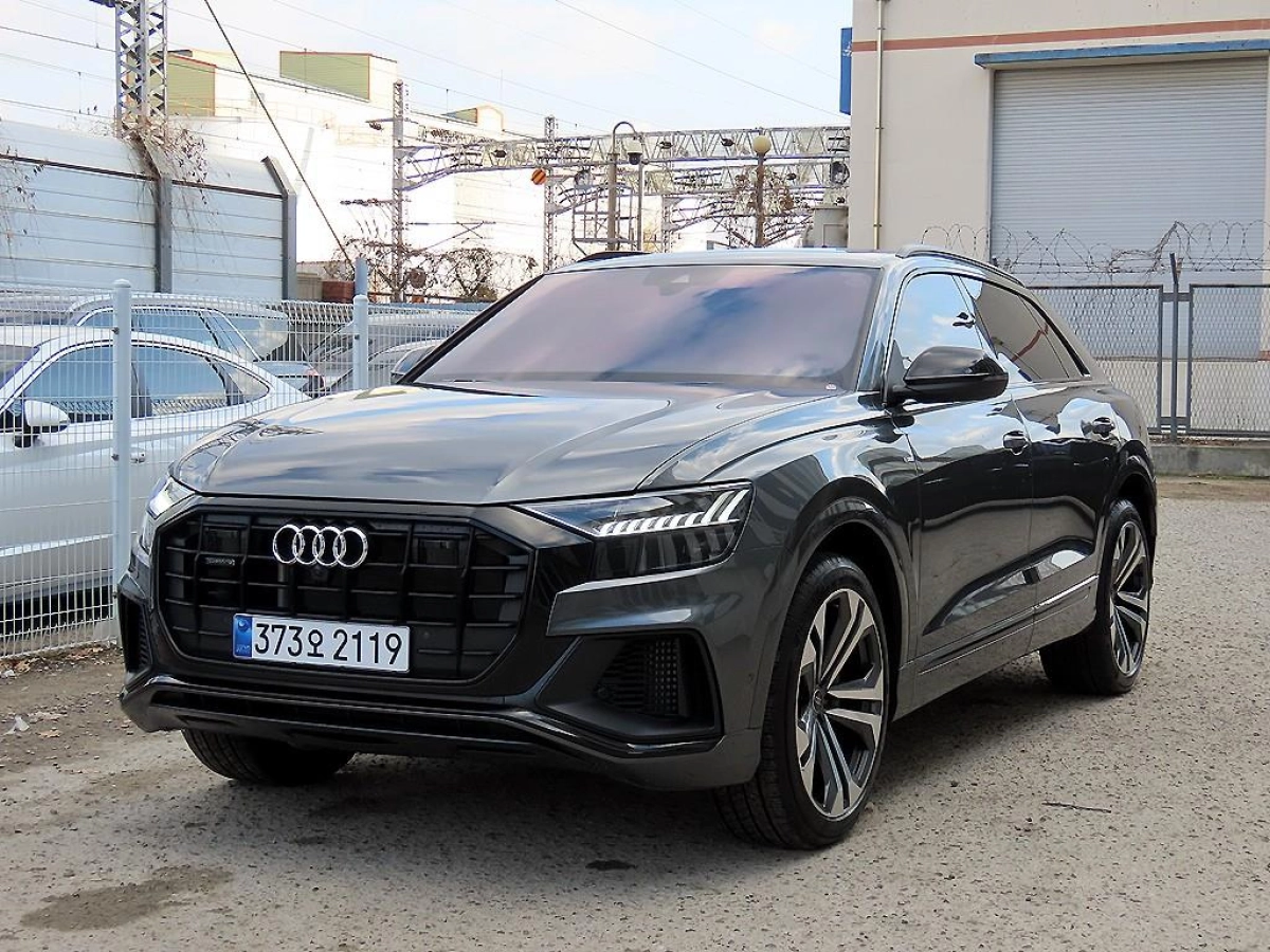 AUDI Q8 4M