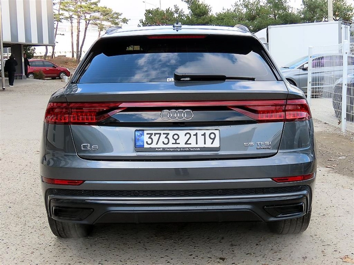 AUDI Q8 4M