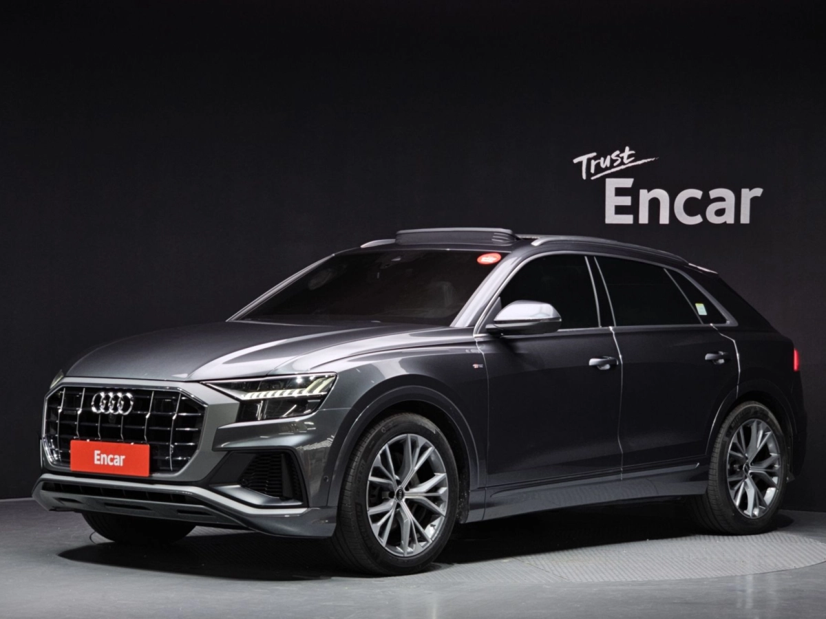AUDI Q8 4M