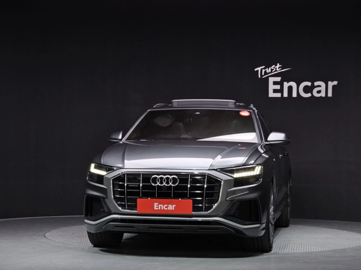 AUDI Q8 4M