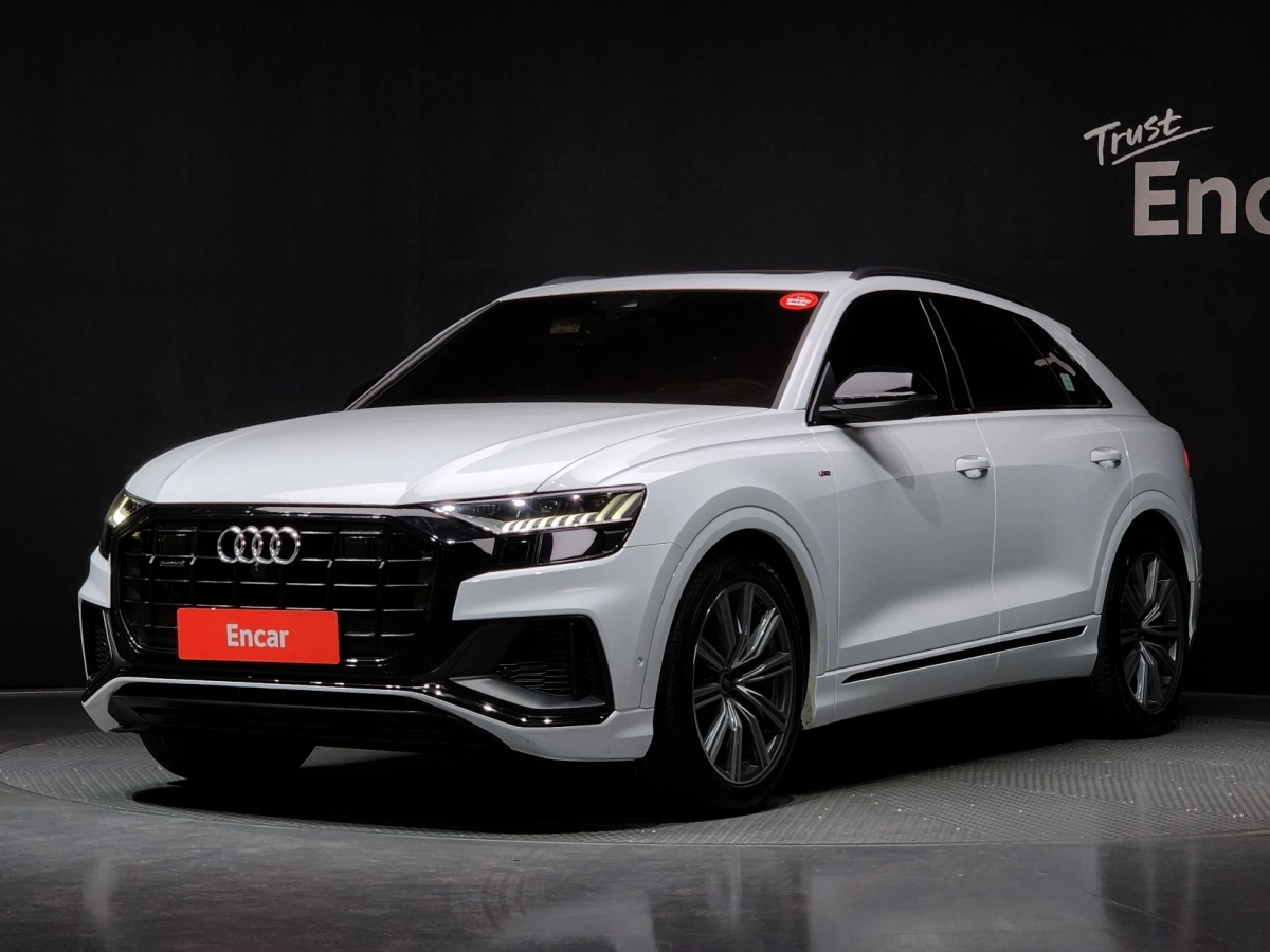 AUDI Q8 4M