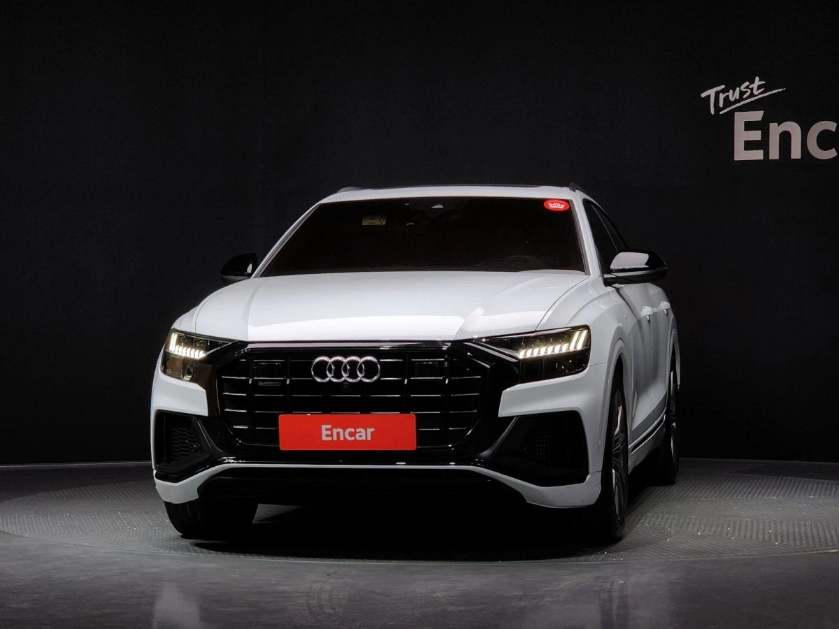 AUDI Q8 4M