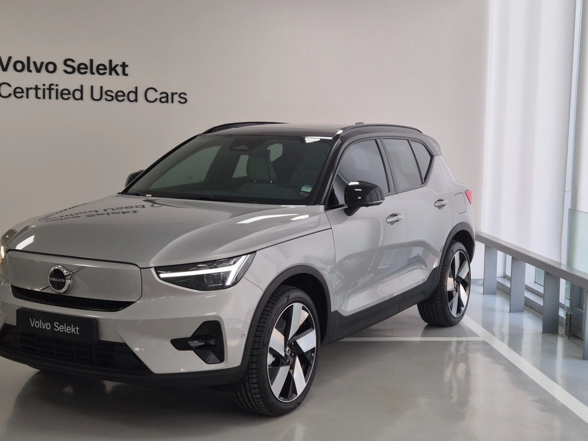 VOLVO EX40