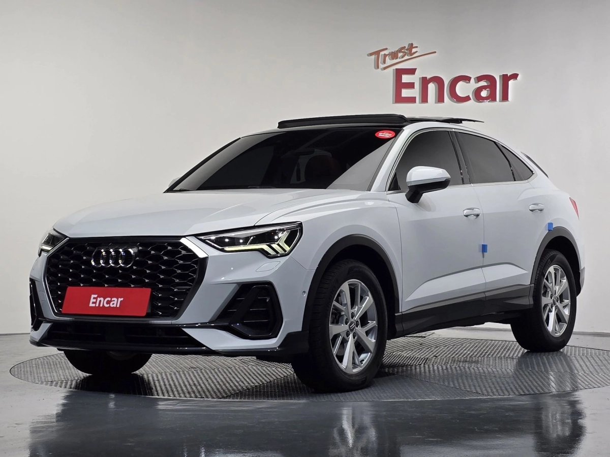 AUDI Q3 F3