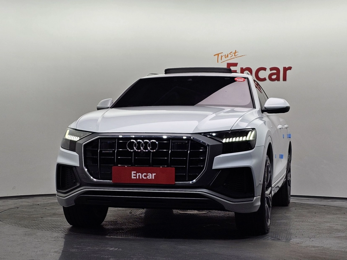 AUDI Q8 4M