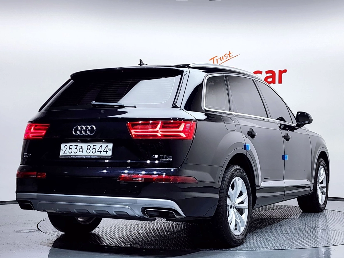 AUDI Q7 4M