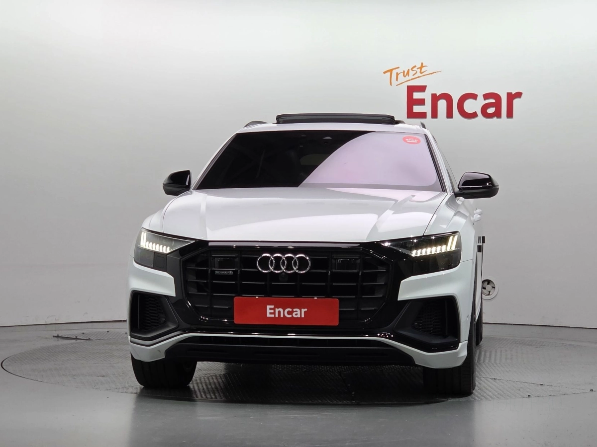 AUDI Q8 4M