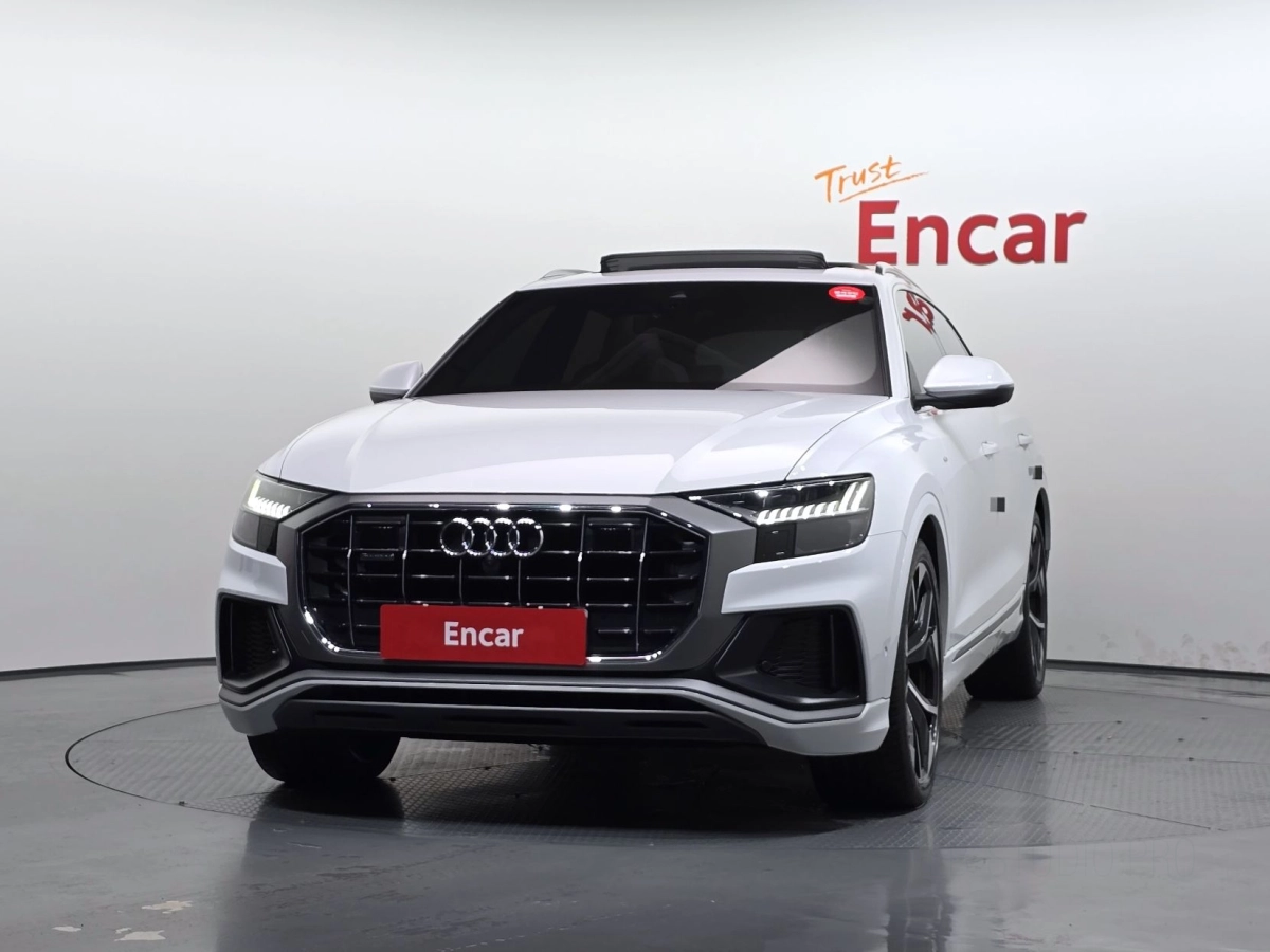 AUDI Q8 4M