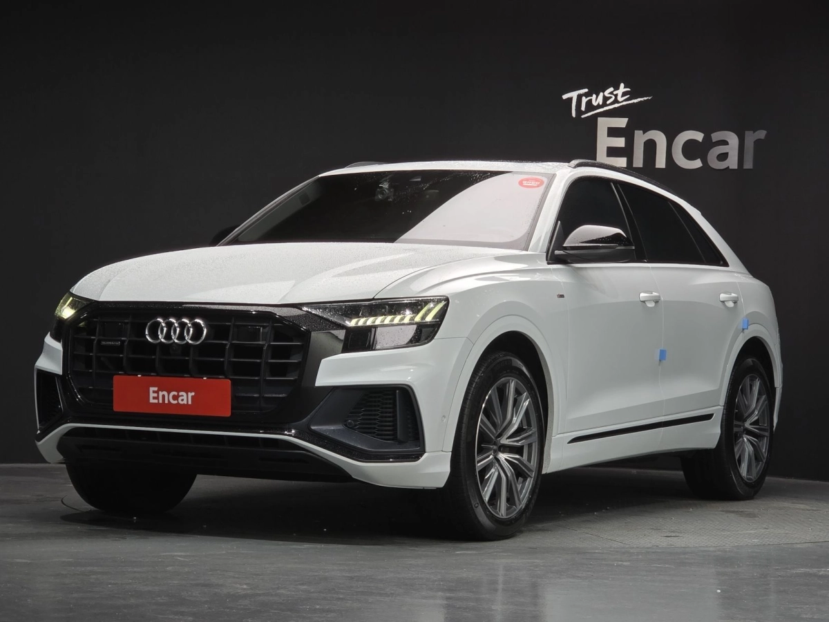 AUDI Q8 4M