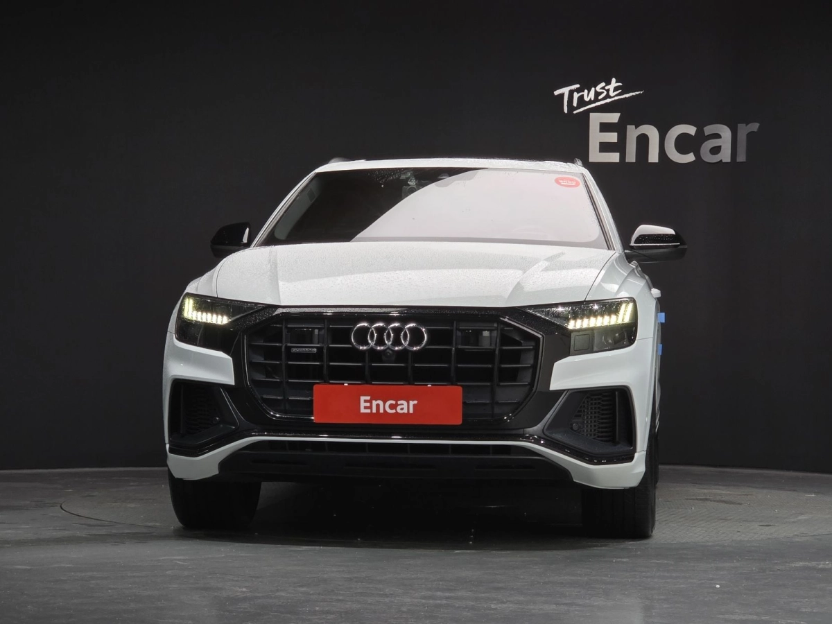 AUDI Q8 4M