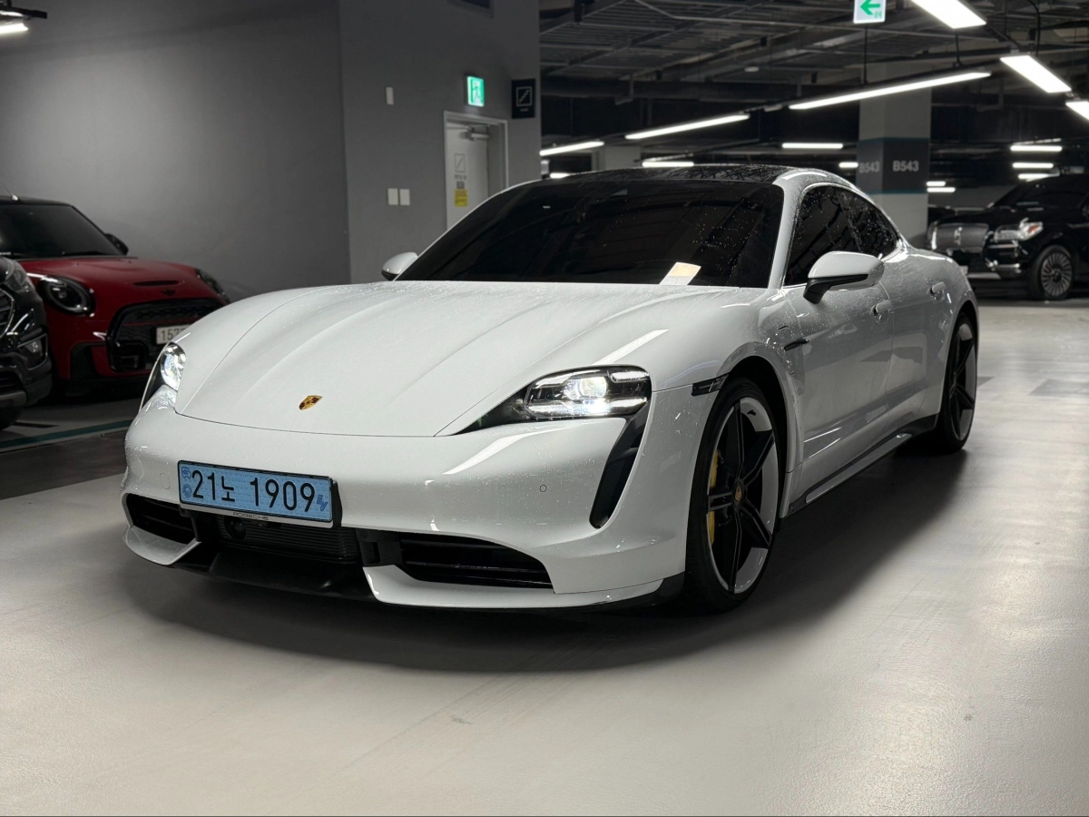 PORSCHE TAYCAN