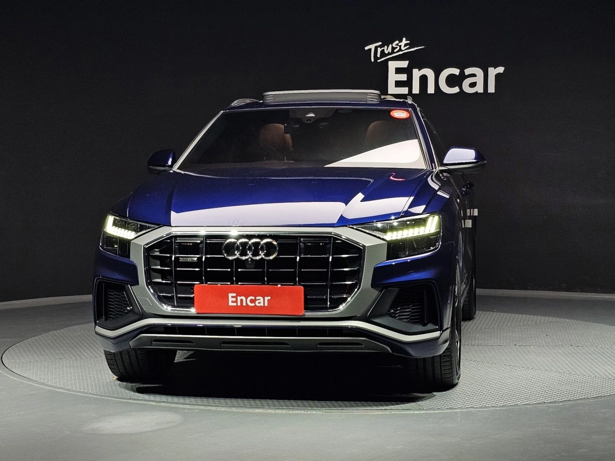 AUDI Q8 4M