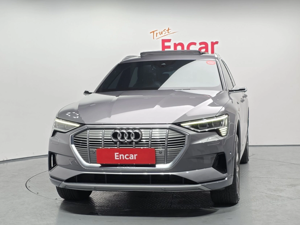 AUDI E-TRON