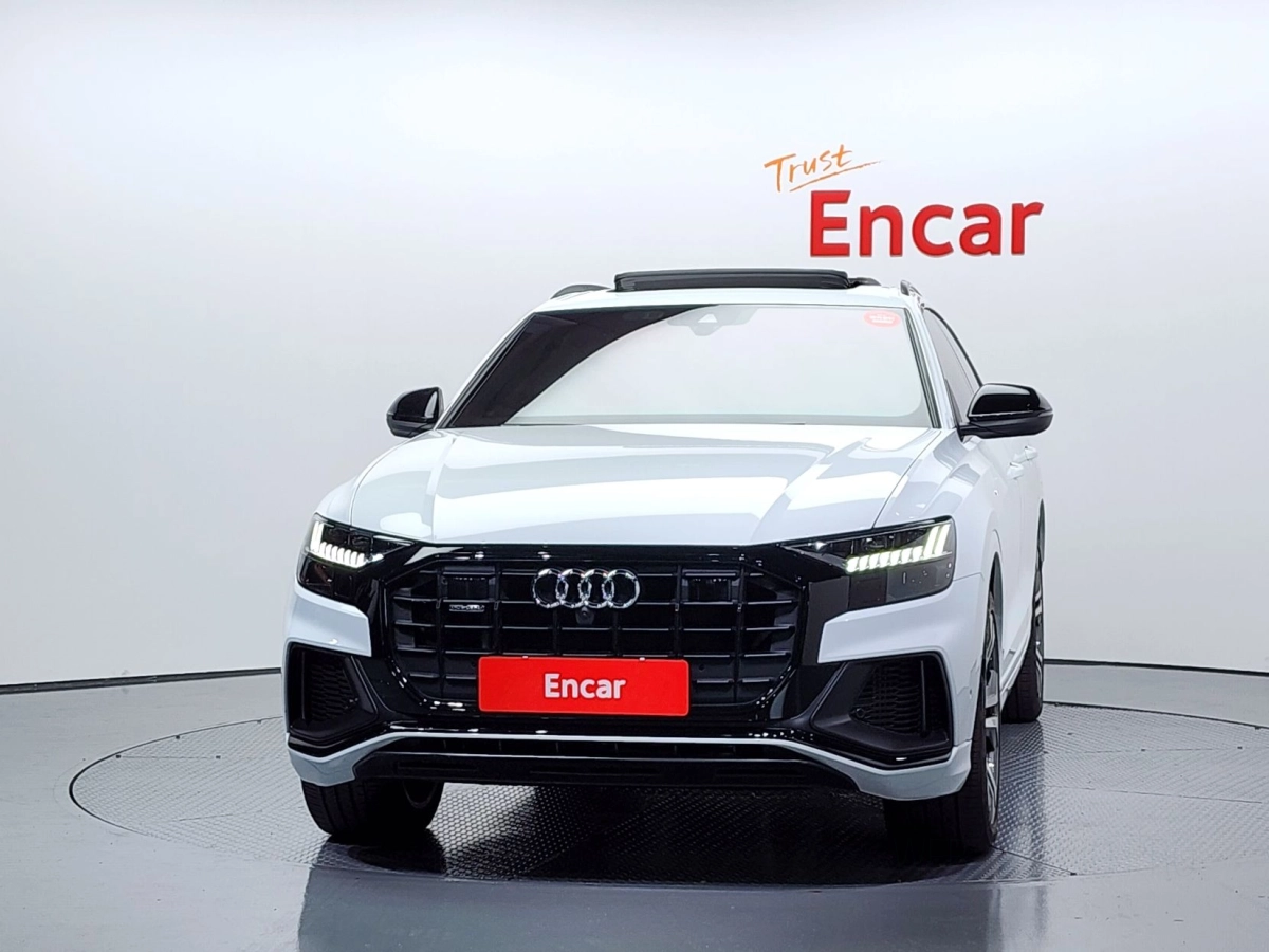 AUDI Q8 4M