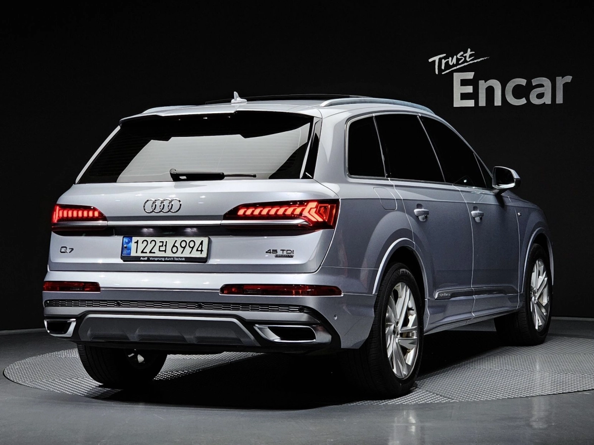AUDI Q7 4M